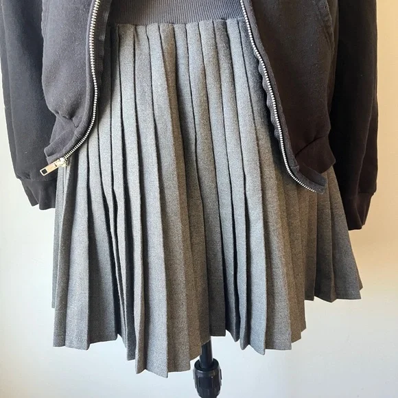 Xhilaration Gray high waisted fully pleated skater skirt - Picture 2 of 6